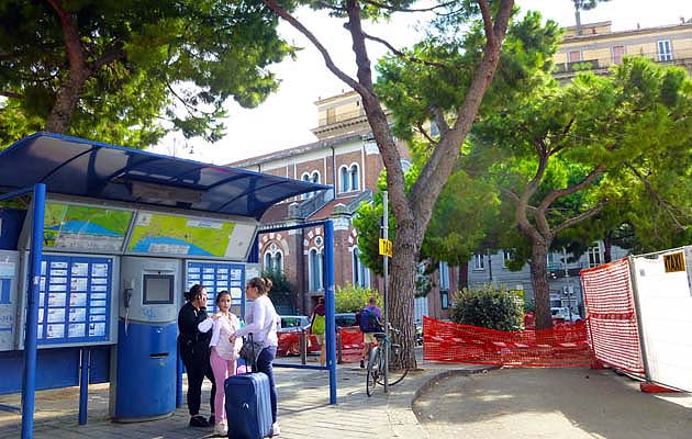 サレルノのバス停留所、乗り場