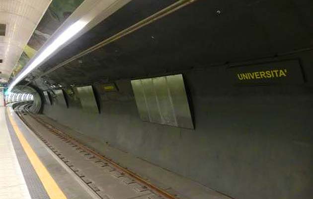 ナポリの地下鉄LINE１のウニヴェルシータ駅