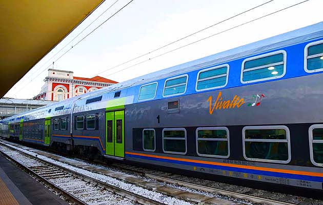 列車でトリノへアクセス　トリノ･ポルタ･ヌオーヴァ駅