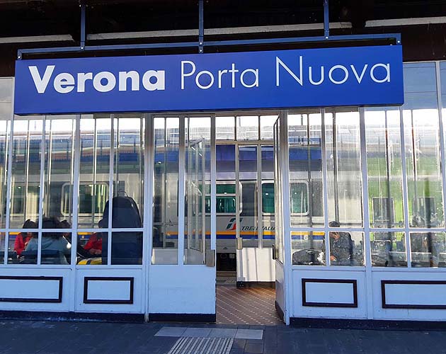 列車でヴェローナへアクセス　ヴェローナPN駅