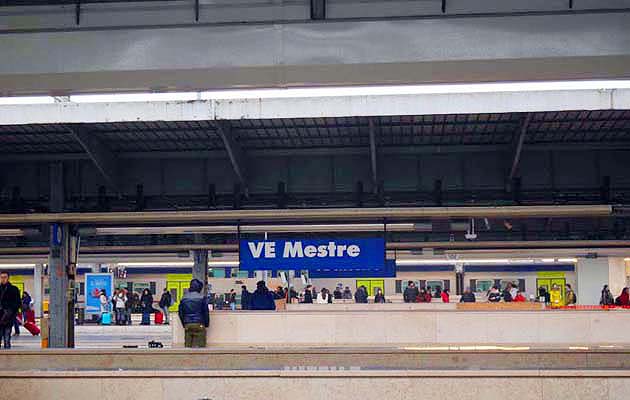 列車でヴェネツィアへアクセス　ヴェネツィア･メストレ駅
