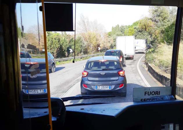 ティヴォリからバスでヴィッラ･アドリアーナへアクセス