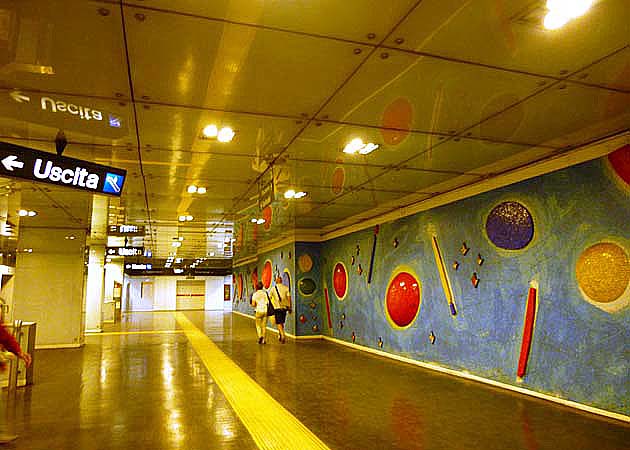 ナポリの地下鉄LINE１のダンテ駅