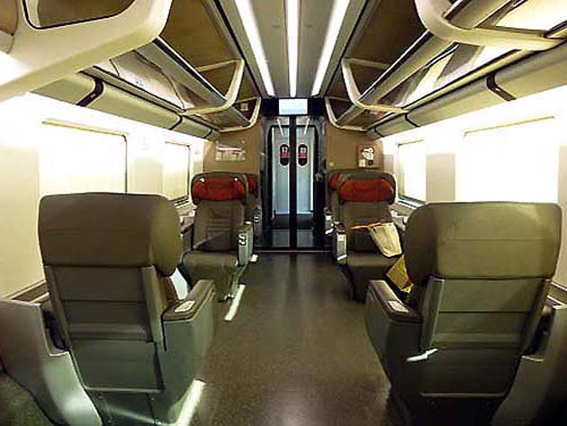 イタリアの高速列車フレッチャロッサ　エグゼクティブ