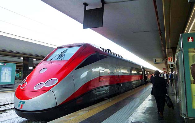 イタリアの高速列車フレッチャロッサ　エグゼクティブ