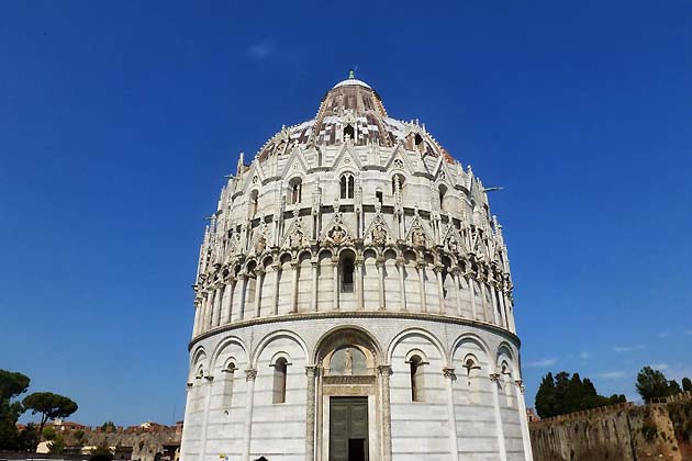 ピサの洗礼堂(サンジョヴァンニ洗礼堂)・世界遺産ピサのドゥオモ広場